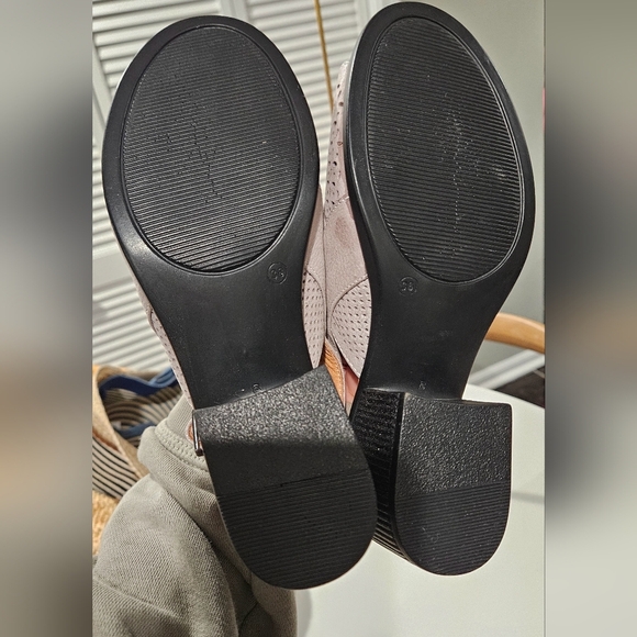 BONAVI Leather Perforated Silver Sling Back Block Heeled Sandal.Size US 7.5 - Picture 12 of 12